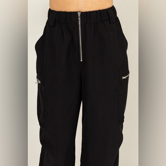 19B. Elastic Waist Wide Leg Cargo Pants - Black - Picture 5 of 6